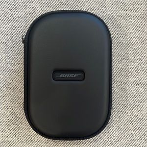Bose QuiteComfort 25 header phone carry case